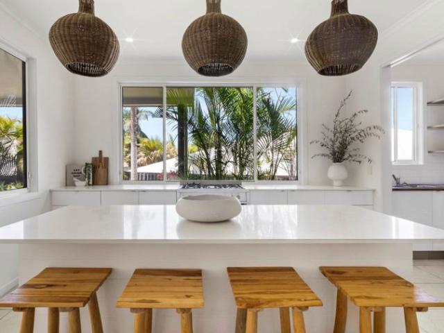 Elegant Retreat in Serene Tallebudgera