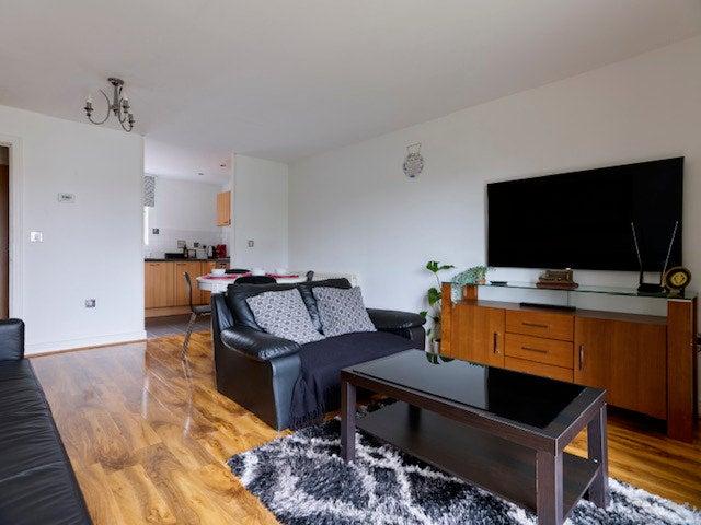 Elegant Riverside 1 Bed Apartment| October move in