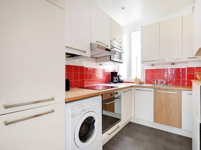 Elegant Stay for 4 people, Paris Amsterdam Apartments for Rent