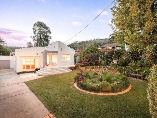 Elegant Style Prestige Central Position