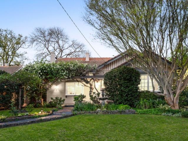 Elegant Sunnyside Estate Family Residence on over 1,200sqm approx. No Heritage