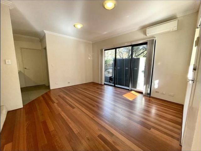 Elegant & Sunlit Townhouse in Prime Maroubra Location