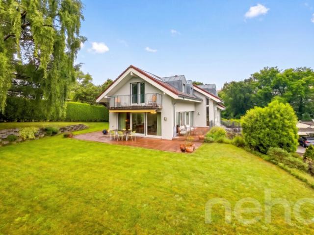 Elegant semi detached house with a garden on the outskirts of Morges