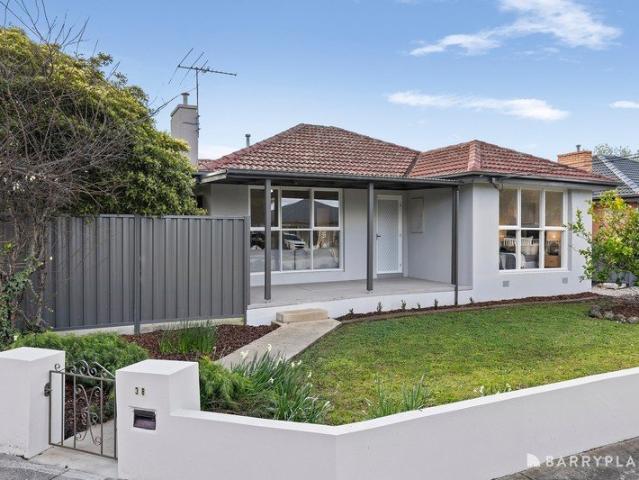 Elegant Single Level Living in a Coveted Sunshine North Setting