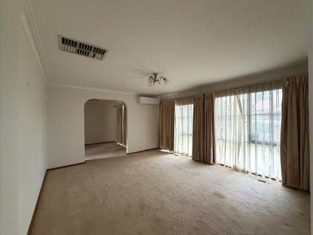 Elegant Single Level Living in Prestigious Mont Albert