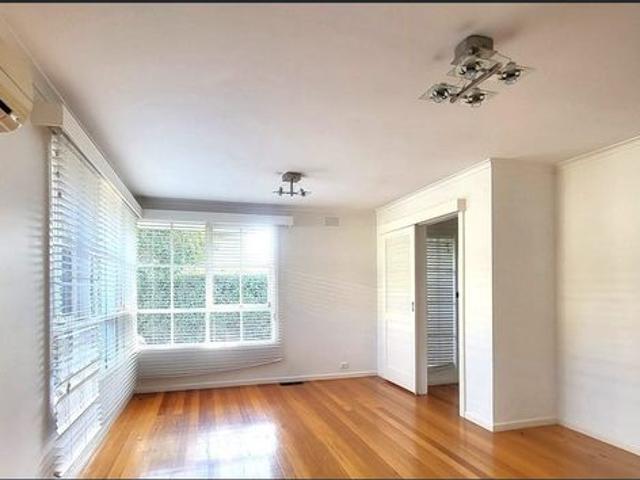 Elegant Single Level Living in the Balwyn High School Zone