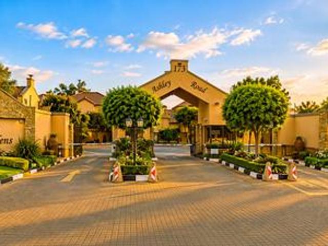 elegant single storey townhouse with.