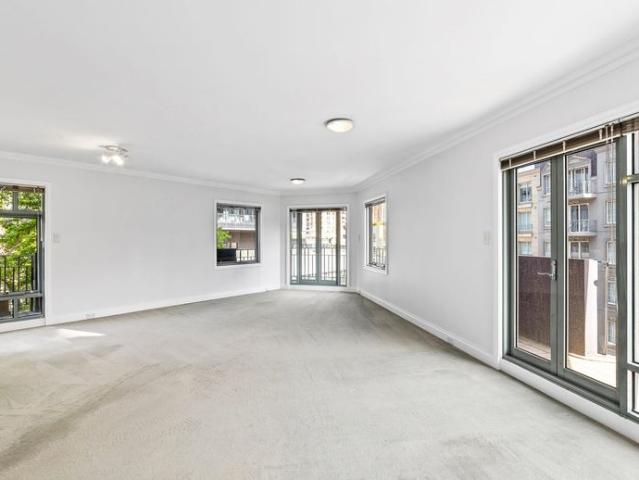 Elegant South Yarra Towers