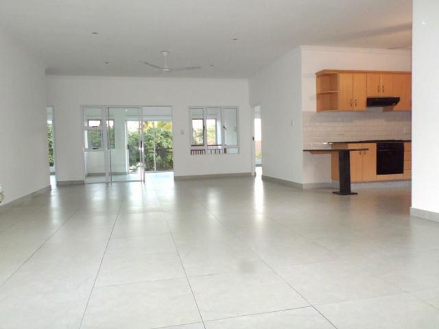 Elegant & Spacious Family Townhouse In Seaward Estate