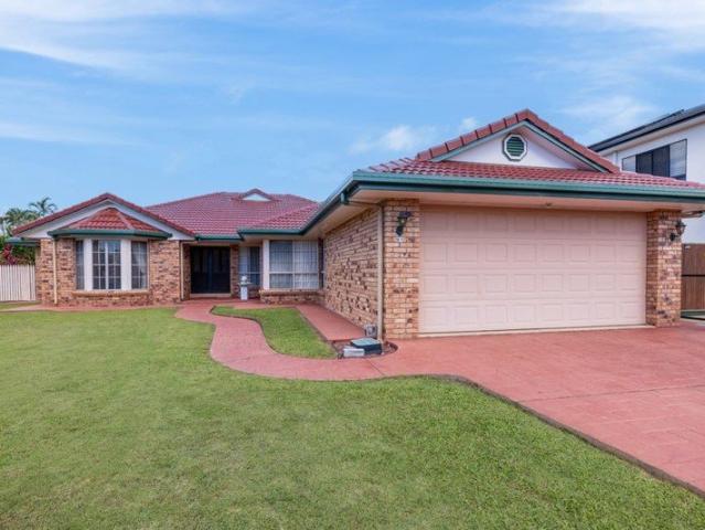 ELEGANT & SPACIOUS FAMILY HOME IN A PREMIER LOCATION