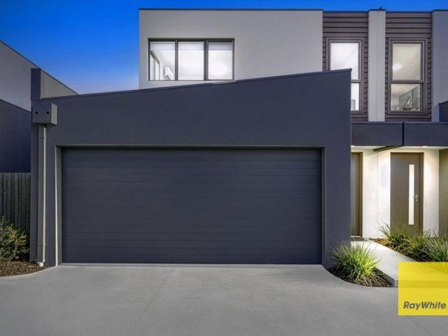 Elegant, Spacious Townhouse Living With A Stunning Backyard Setting & Double Garage