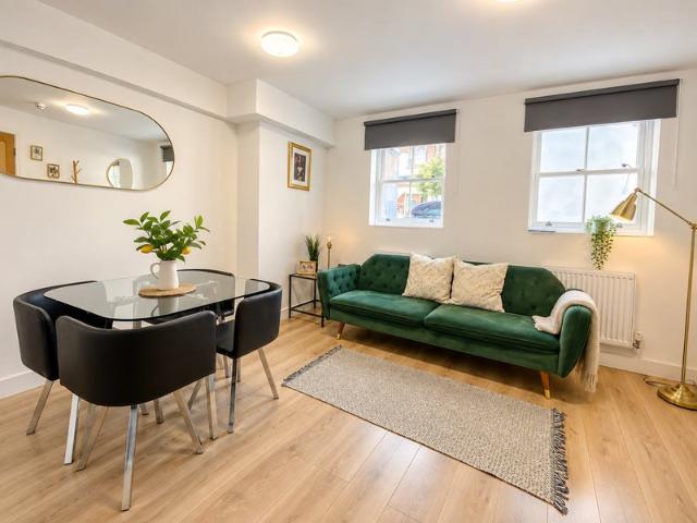 ✨️Elegant Spacious 2/3 Bed Garden Flat Top Area✨️