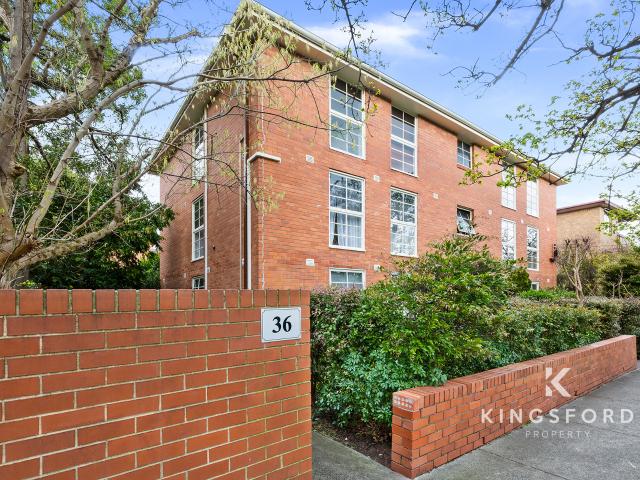 ELEGANT TWO BEDDER IN BEAUTIFUL SOUTH YARRA SETTING