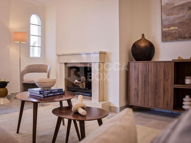 Elegant Two Bedroom Apartment with Panoramic Views in Señorio de Aloha