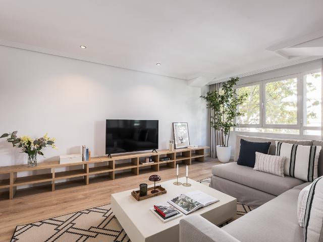 Elegant two bedroom apartment with terrace in Chamartin
