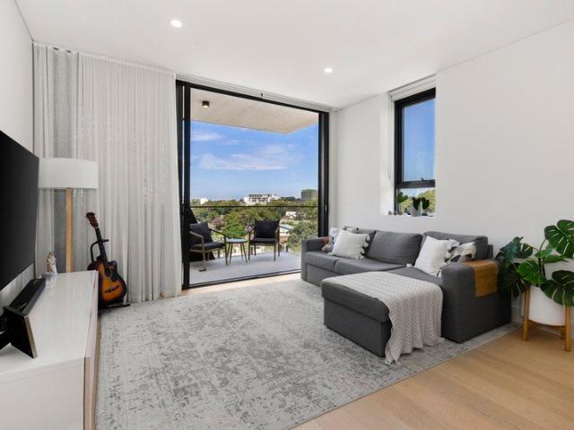Elegant Two Bedroom Apartment in Caringbah