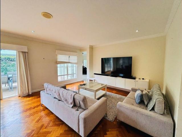 Elegant Two Storey Home with Pool and Stones throw to Kalinga Park