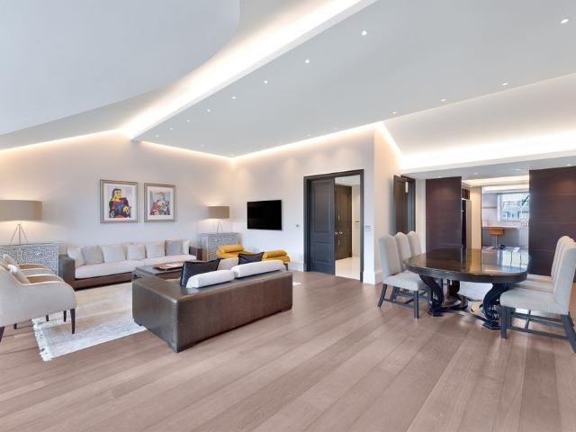 Elegant three bedroom apartment in Mayfair