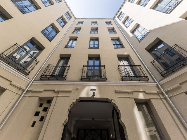 Elegant three bedroom apartment in city centre