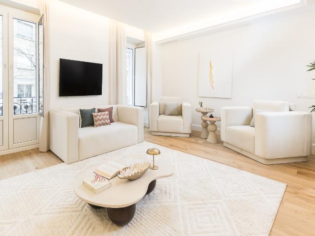 Elegant three bedroom apartment in Salamanca district