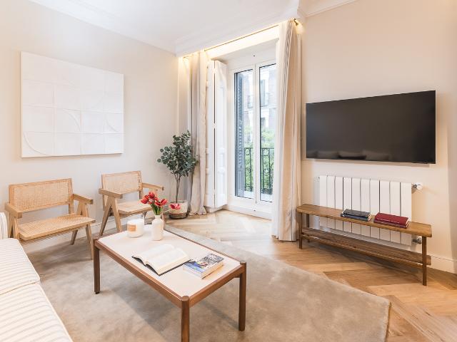 Elegant three bedroom apartment in Salamanca district