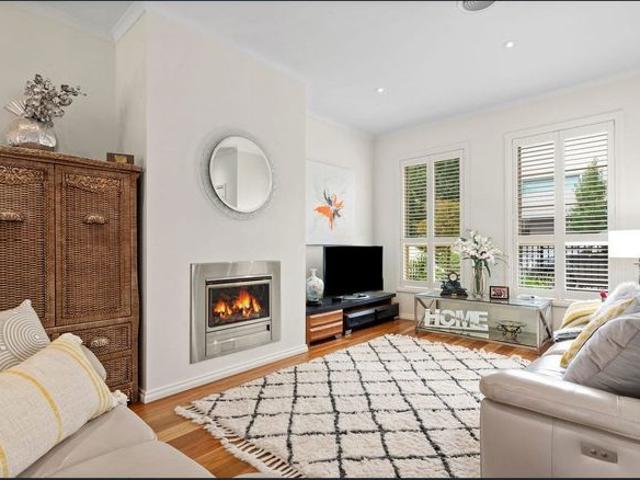 Elegant Townhouse Enjoys the Best of the West and City Fringe