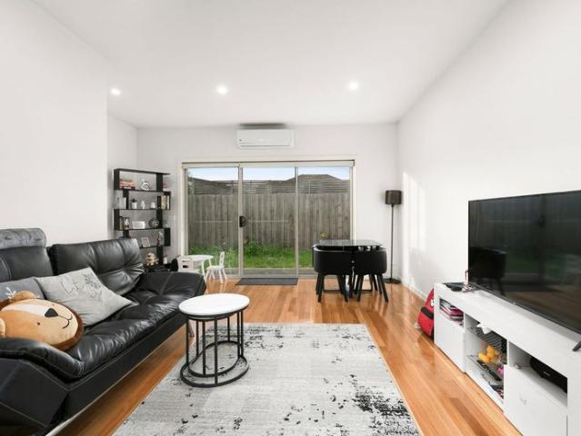 Elegant townhouse in the Heart of Hadfield