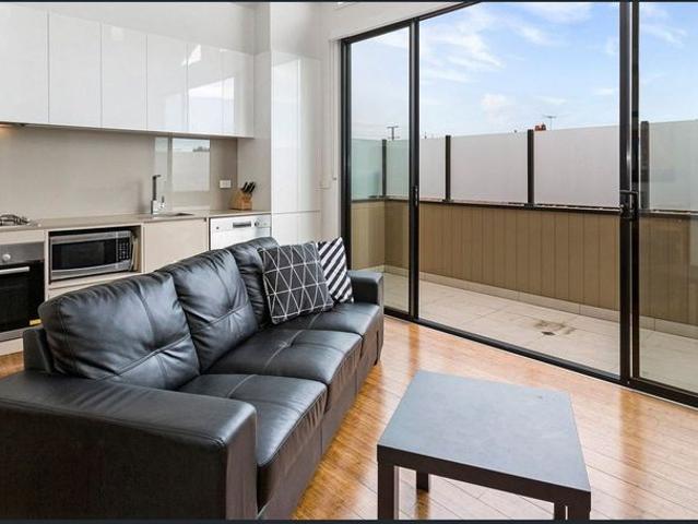 Elegant townhouse living in a prime lifestyle location