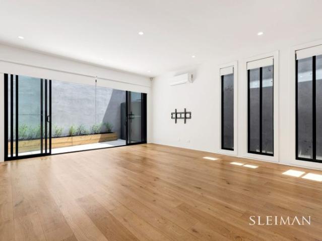 Elegant Townhouse Living in Keilor East
