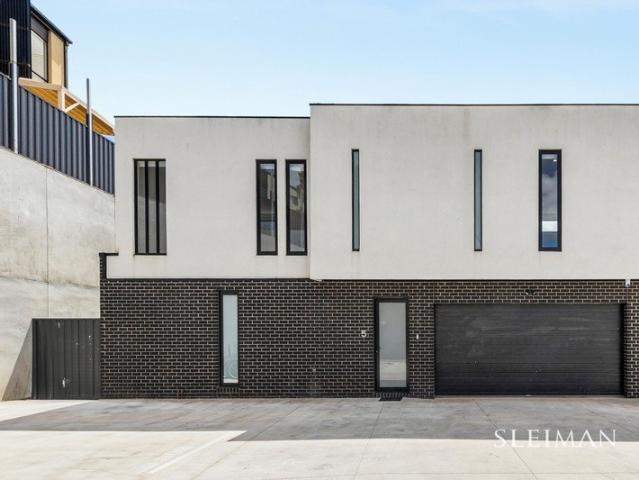 Elegant Townhouse Living in Keilor East