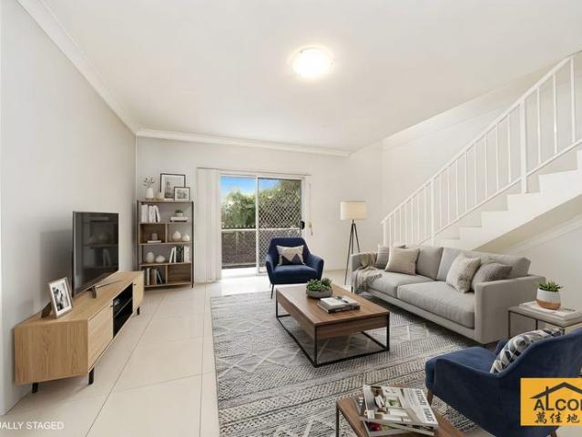 Elegant Townhouse Style Unit Residence in a Prestigious Hurstville Setting