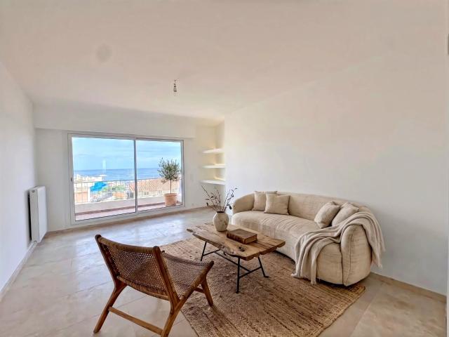 Élégant trois pièces en dernier étage, avec vue mer et deux. 82m² Beaulieu sur Mer
