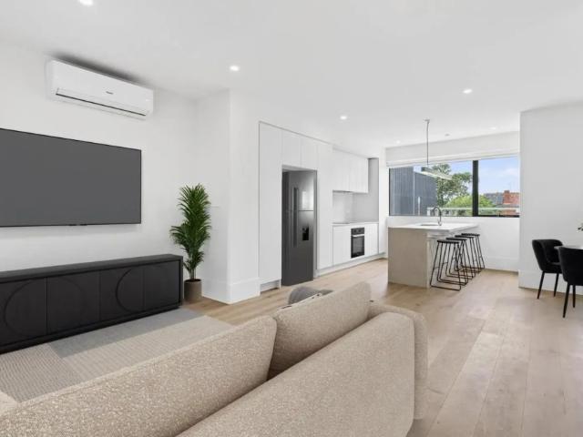 Elegant Unfurnished Townhouse in Prime Bayside Location