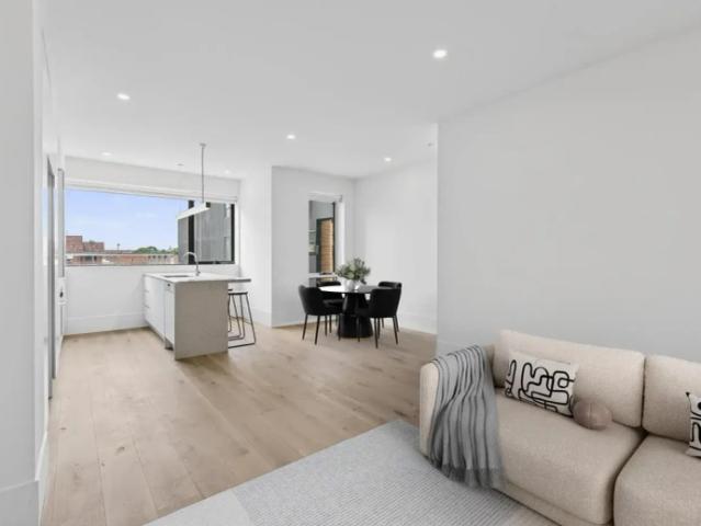 Elegant Unfurnished Townhouse in Prime Bayside Location