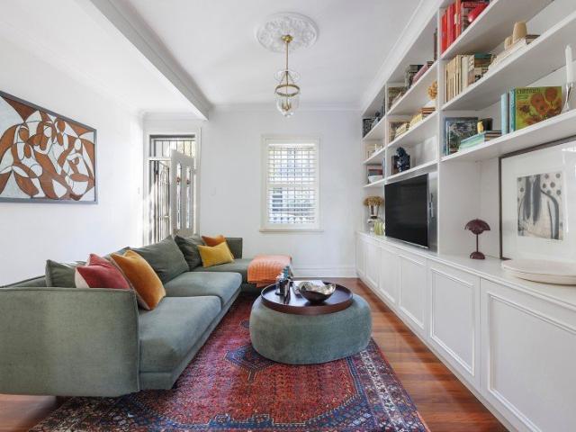 Elegant Victorian Terrace Just 200m to Vibrant Oxford Street