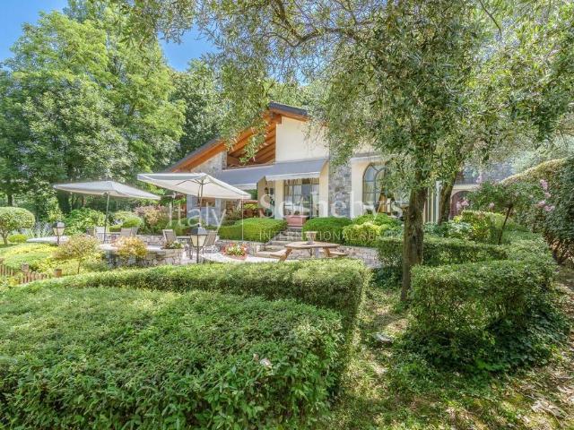 Elegant villa with pool on the Lombardy side of Lake Maggiore