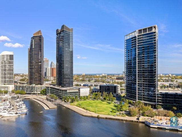 Stylish 1 Bedroom + Study Apartment and Stunning Yarra River Views Docklands