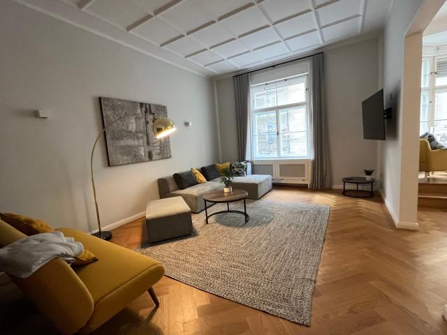 Elegant 165 m² Period Apartment Between Gärtnerplatz and Marienplatz