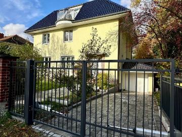 Elegant 195 m² Maisonette with Terrace, Garden Access, Fireplace & Private Gym in Berlin Westend