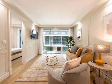 Elegant 1 Bedroom Apartment in Santa Catarina, Porto – Prime Location Near Aliados