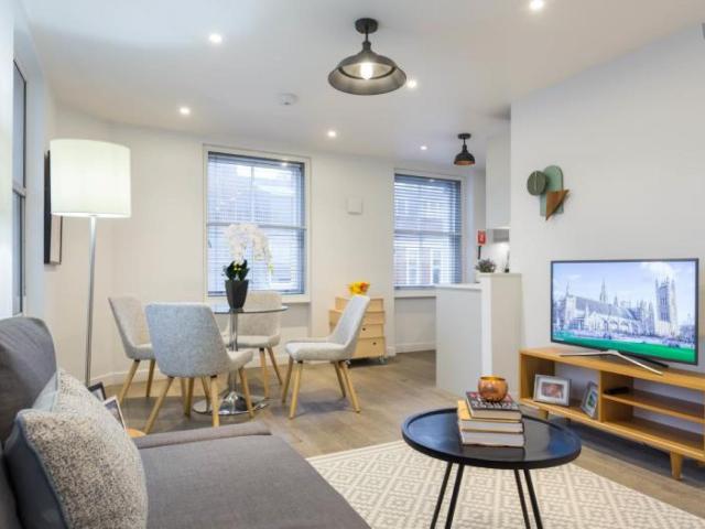 Elegant 1 bedroom apartment near University of London Has an Apartment