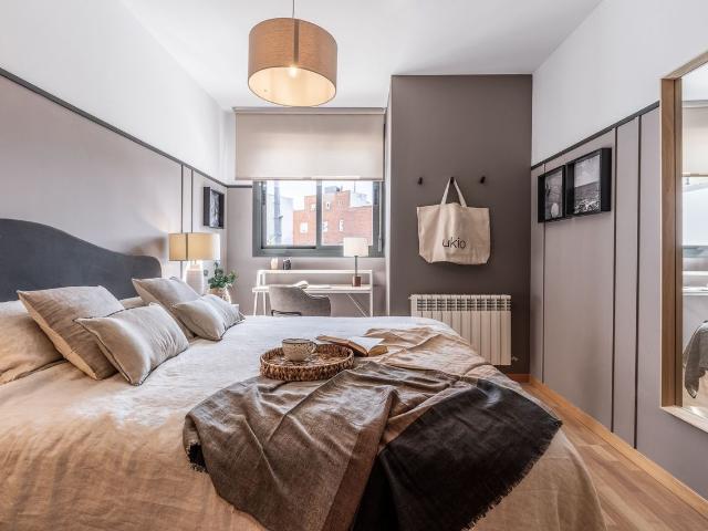 Elegant 1 Bedroom Apartment with Coastal Charm, Terrace, and Workspace in Goya, Madrid Amsterdam Apartments for Rent