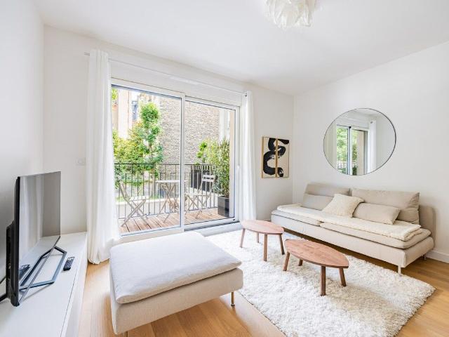 Elegant 1BR Apartment with Balcony and Parking in Neuilly
