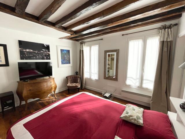 Elegant 2 Bedroom Apartment in a Prime Location close to Place des Vosges, Paris Amsterdam Apartments for Rent