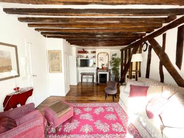 Elegant 2 Bedroom Apartment in a Prime Location close to Place des Vosges