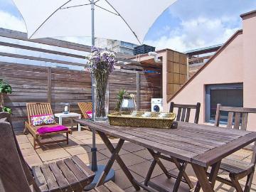 Elegant 2 bedroom apartment in lively Gràcia
