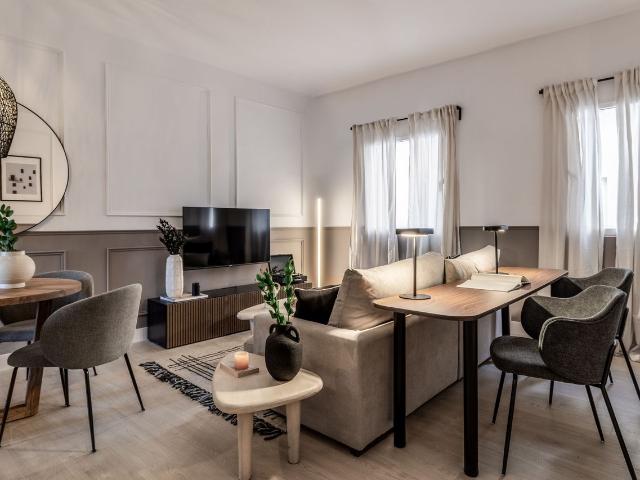 Elegant 2 Bedroom Apartment in Rios Rosas with Dedicated Workspace, Madrid Amsterdam Apartments for Rent