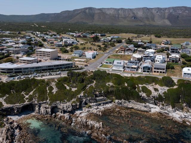Elegant 2 Bedroom Apartment in Whale Cove, De Kelders to rent