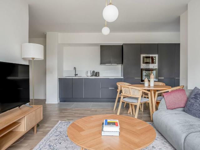 Elegant 2 Bedroom Apartment in Vibrant Bercy, Paris, Paris Amsterdam Apartments for Rent