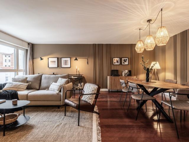 Elegant 2 Bedroom Apartment with Gym and Padel Court in Goya, Madrid Amsterdam Apartments for Rent